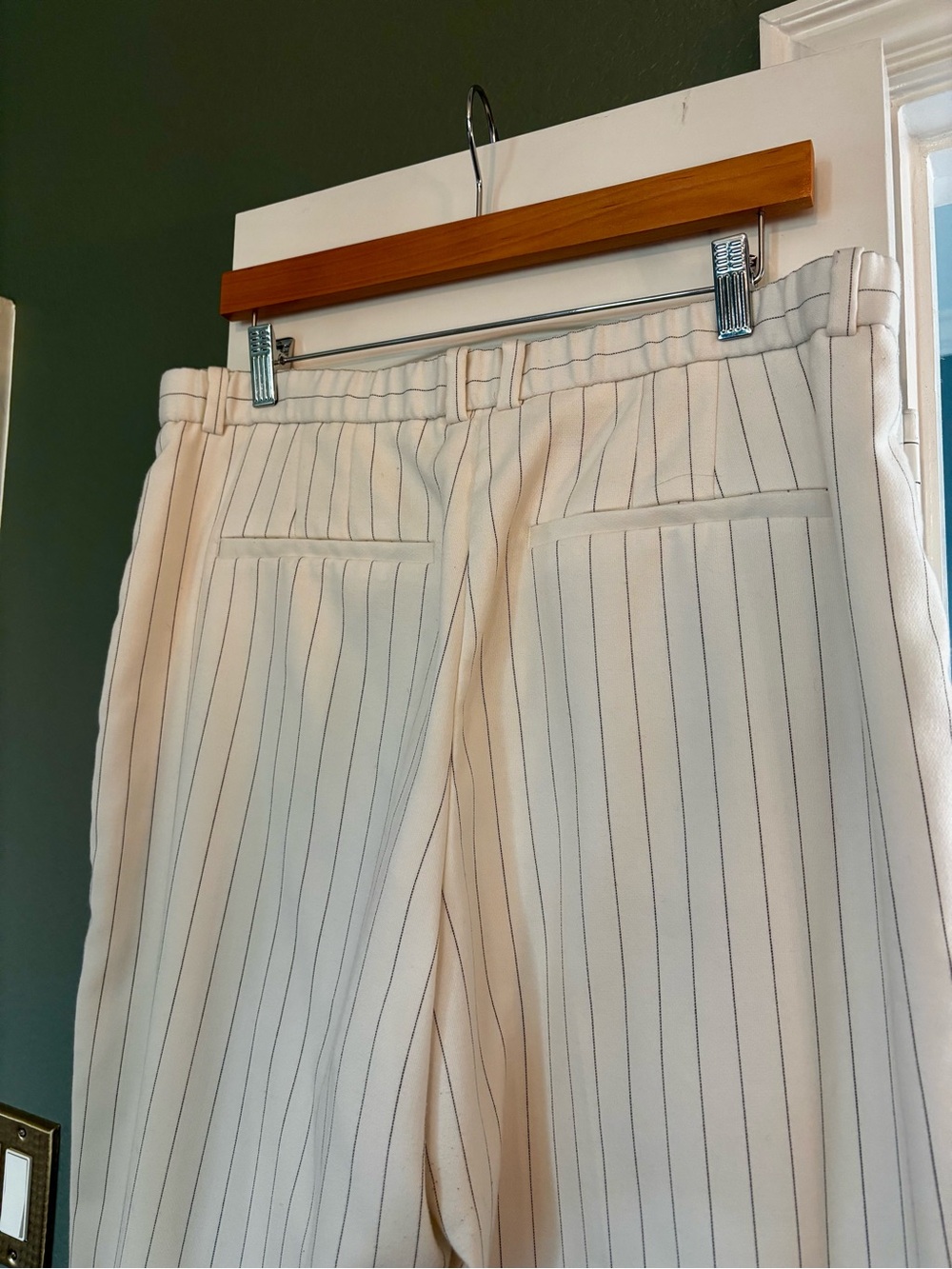 Abercrombie & Fitch Women's Cream Pinstripe Wide-Leg Sloane Trousers - Picture 6 of 9